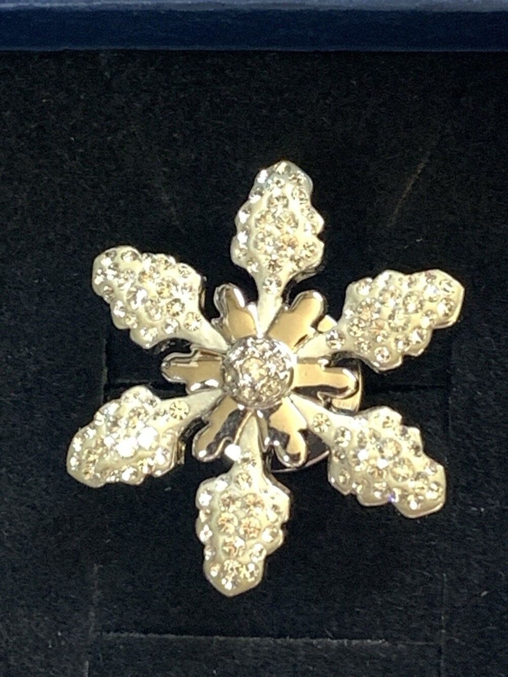 Swarovski Crystal Snowflake Brooch Pin Silver Tone Signed Holiday Christmas